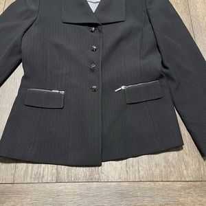 Tahari black blazer size 10